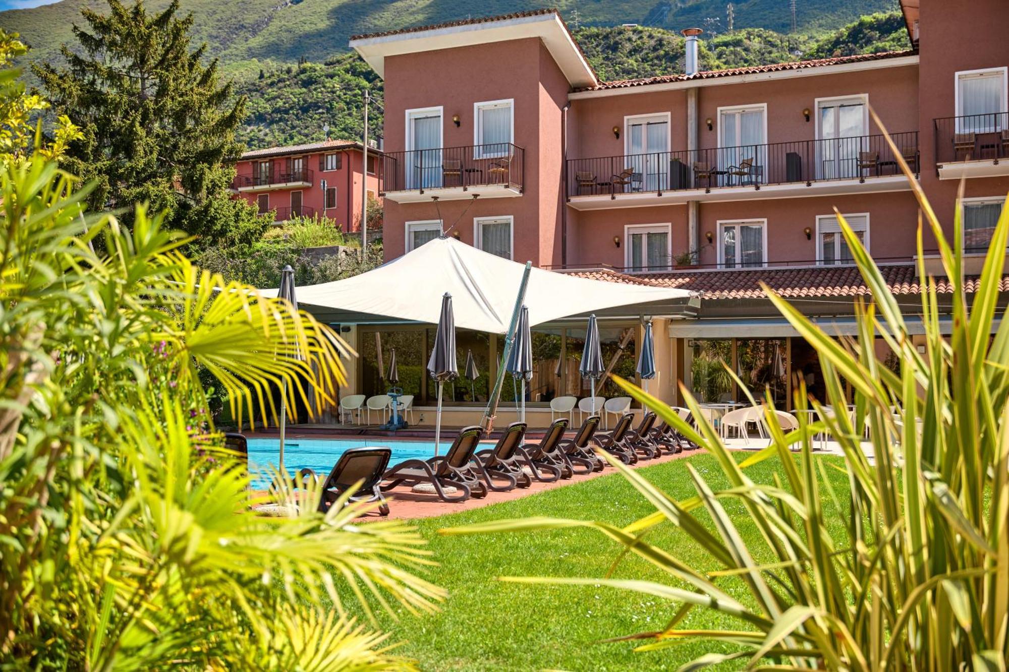 Hotel Luna Rossa (Adults Only) Malcesine Exterior photo